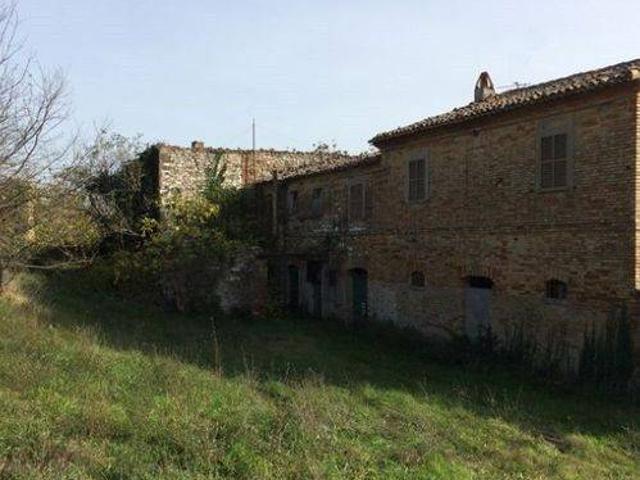 Rustico / Casale in vendita a Isola del Piano PU
