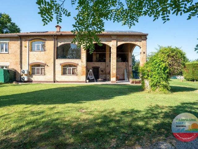 Rustico / Casale in vendita a Jolanda di Savoia FE