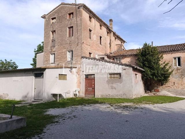 Rustico / Casale in vendita a Jesi AN