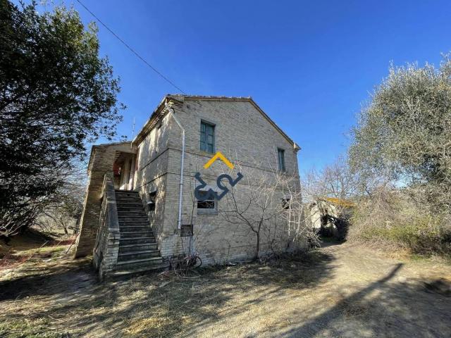 Rustico / Casale in vendita a Offida AP
