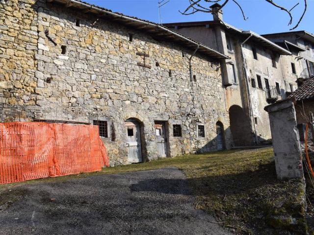 Rustico / Casale in vendita a Oltre il Colle BG