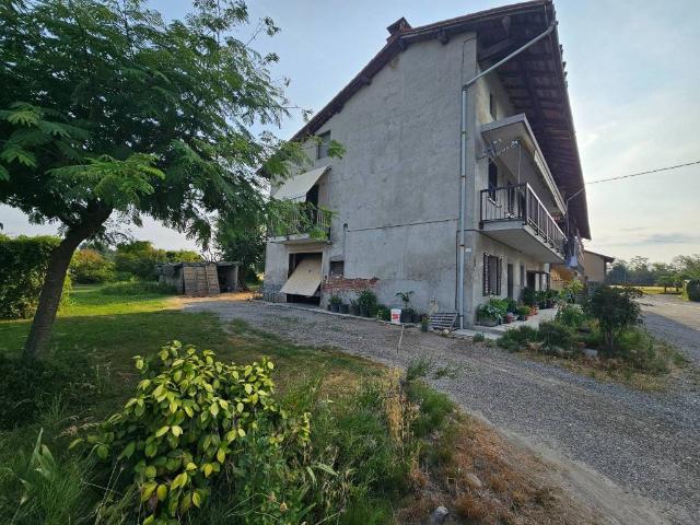 Rustico / Casale in vendita a Oleggio NO