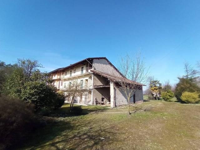 Rustico / Casale in vendita a Oleggio NO