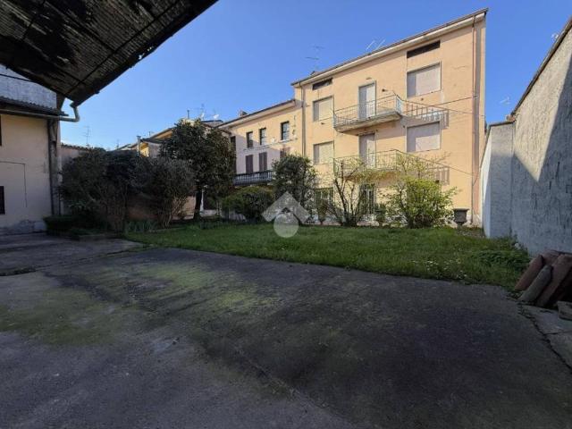 Rustico / Casale in vendita a Orzinuovi BS