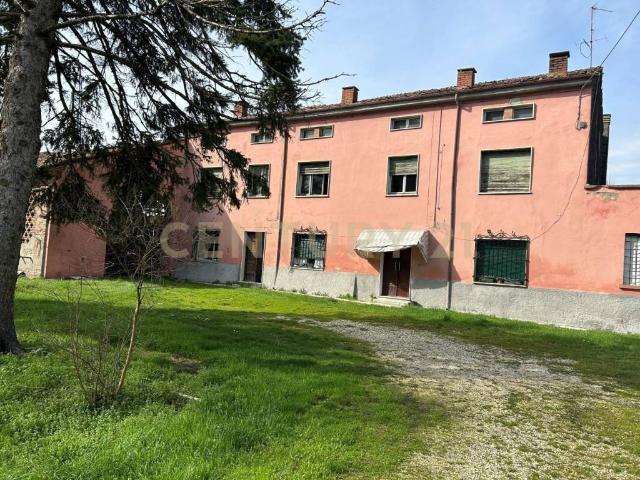 Rustico / Casale in vendita a Ostiglia MN