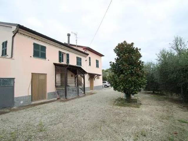 Rustico / Casale in vendita a Ostra AN