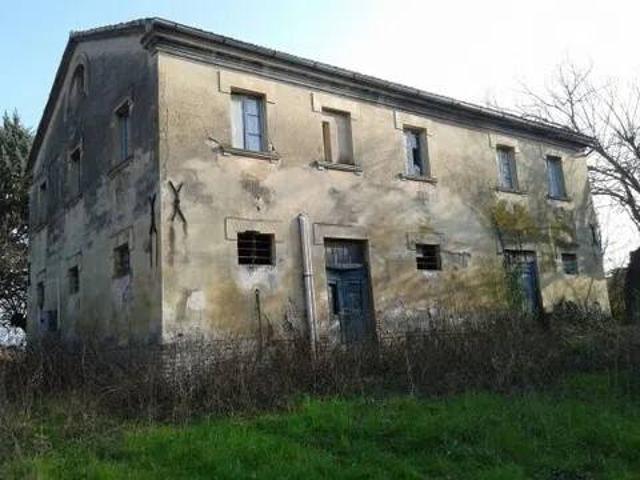 Rustico / Casale in vendita a Ostra Vetere AN