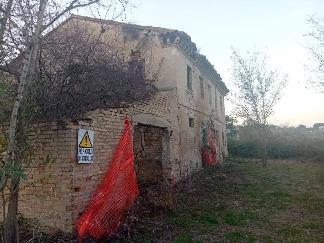 Rustico / Casale in vendita a Osimo AN