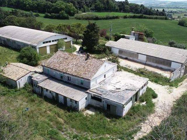 Rustico / Casale in vendita a Osimo AN