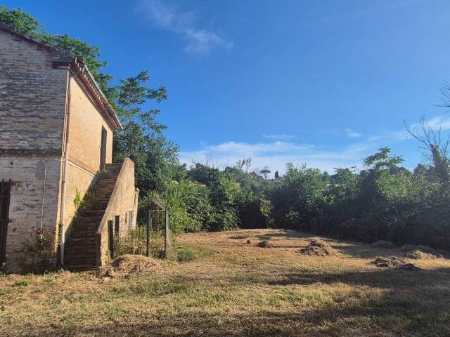 Rustico / Casale in vendita a Osimo AN