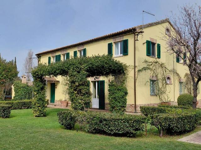 Rustico / Casale in vendita a Osimo AN