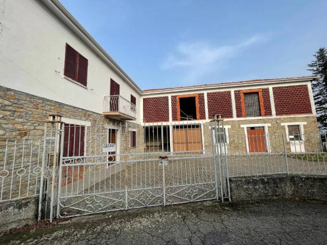 Rustico / Casale in vendita a Loazzolo AT