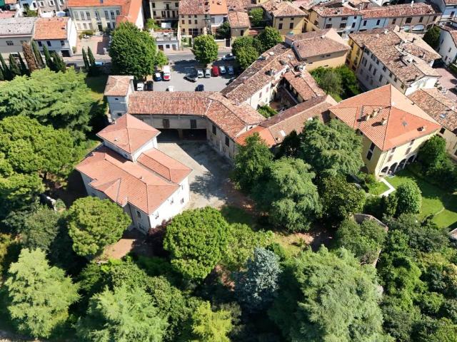 Palazzo / Stabile in vendita a Lonato del Garda BS