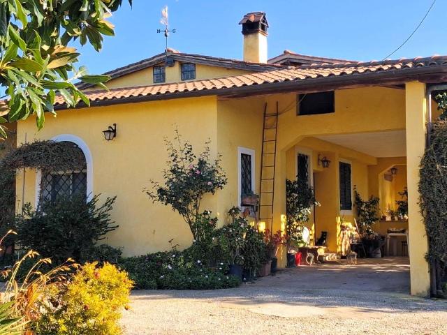 Rustico / Casale in vendita a Lanuvio RM