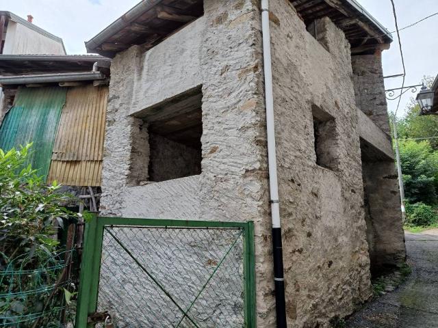 Rustico / Casale in vendita a Lesa NO
