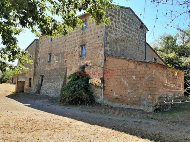 Rustico / Casale in vendita a Lubriano VT