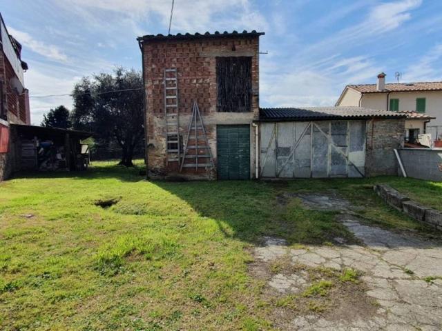 Rustico / Casale in vendita a Lucca LU