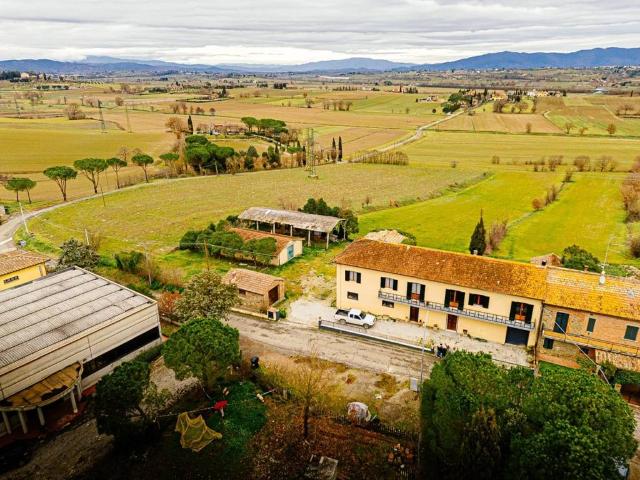 Rustico / Casale in vendita a Lucignano AR