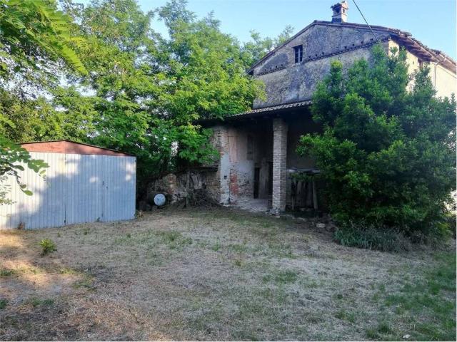 Rustico / Casale in vendita a Lugagnano Val d'Arda PC