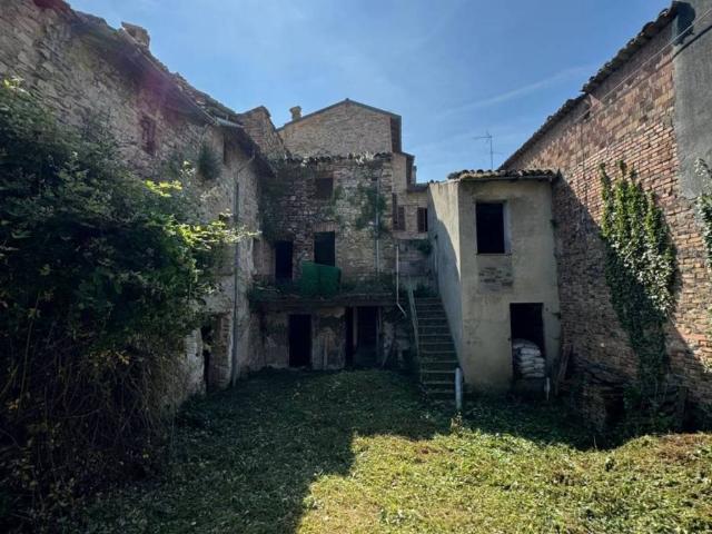 Rustico / Casale in vendita a Lugagnano Val d'Arda PC