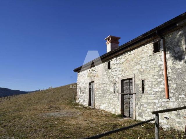 Rustico / Casale in vendita a Lusiana Conco VI