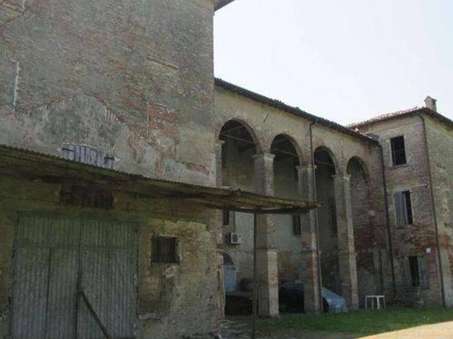 Rustico / Casale in vendita a Modena MO