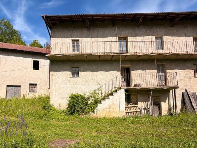 Rustico / Casale in vendita a Mombarcaro CN