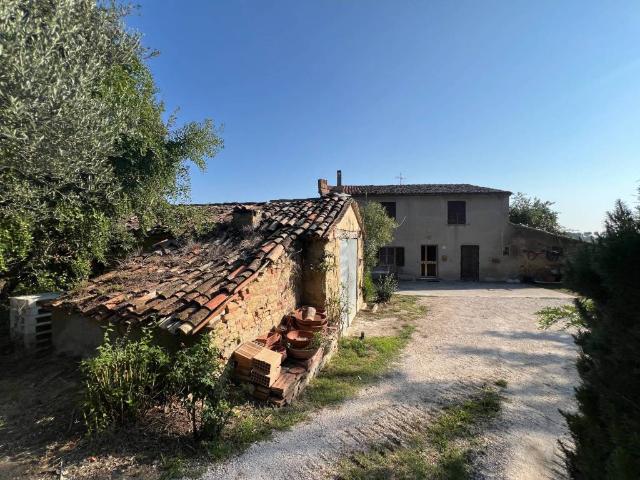 Rustico / Casale in vendita a Mombaroccio PU