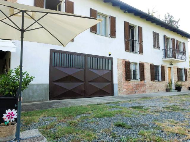 Rustico / Casale in vendita a Mombercelli AT
