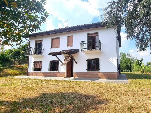 Rustico / Casale in vendita a Mombercelli AT