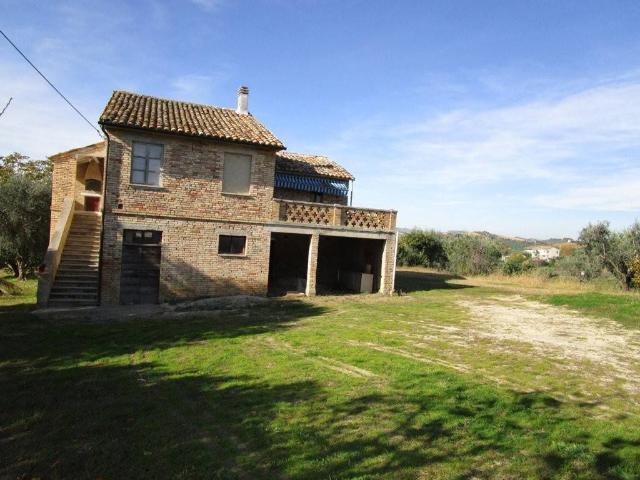 Rustico / Casale in vendita a Monsampolo del Tronto AP