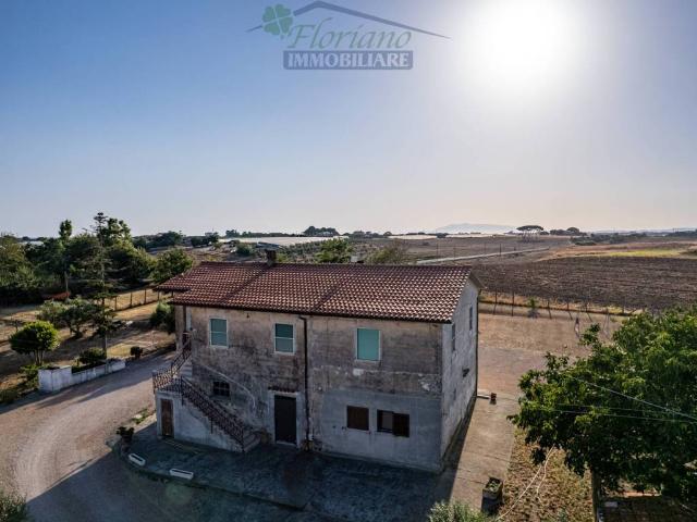 Rustico / Casale in vendita a Montalto di Castro VT