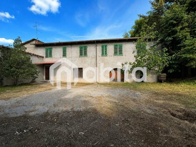 Rustico / Casale in vendita a Montevarchi AR