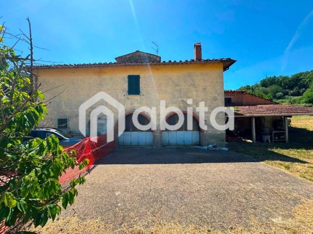 Rustico / Casale in vendita a Montevarchi AR