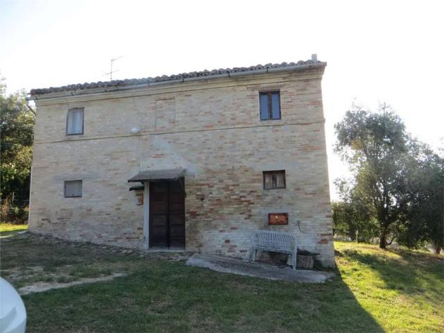 Rustico / Casale in vendita a Monte San Giusto MC