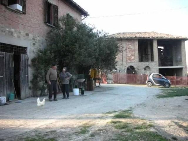 Rustico / Casale in vendita a Monte San Pietro BO