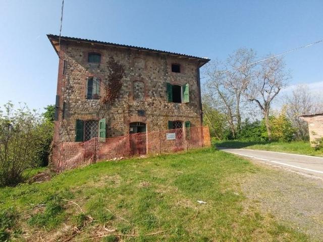 Rustico / Casale in vendita a Monte San Pietro BO