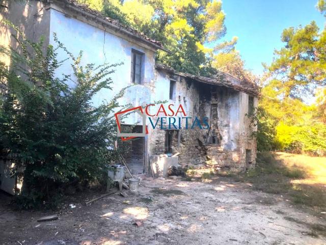 Rustico / Casale in vendita a Monte Roberto AN