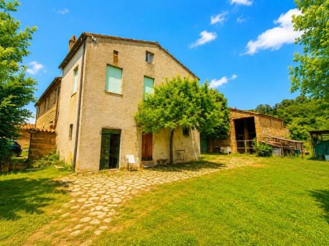 Rustico / Casale in vendita a Monte Roberto AN
