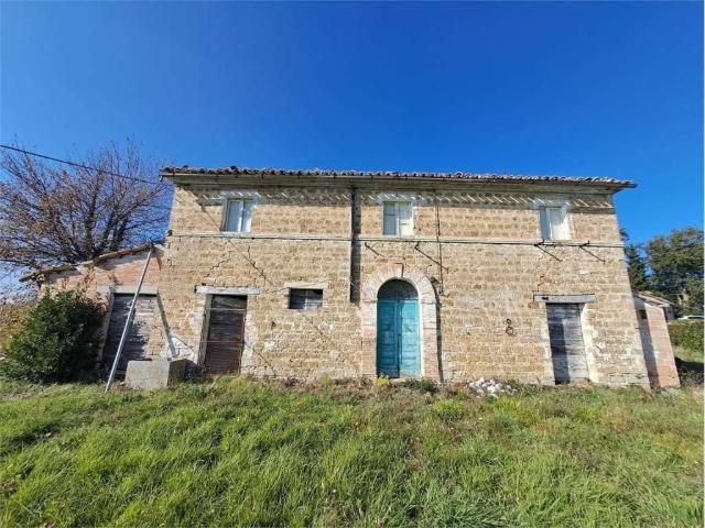 Rustico / Casale in vendita a Monte Roberto AN