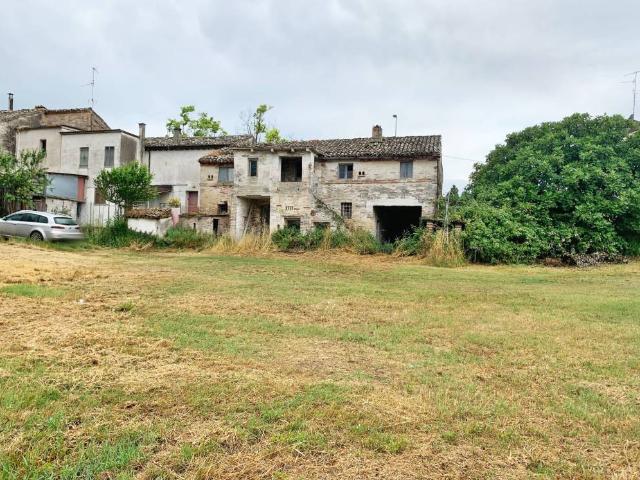 Rustico / Casale in vendita a Monte Urano FM