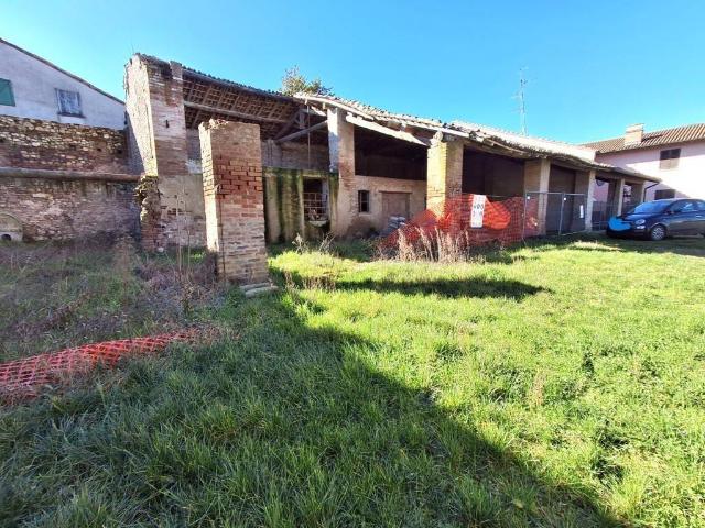 Rustico / Casale in vendita a Montebello della Battaglia PV