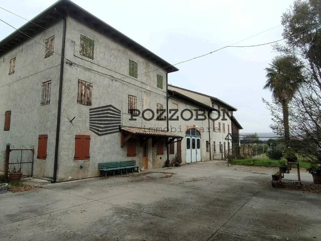 Rustico / Casale in vendita a Montebelluna TV
