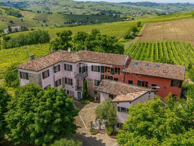 Rustico / Casale in vendita a Montecalvo Versiggia PV