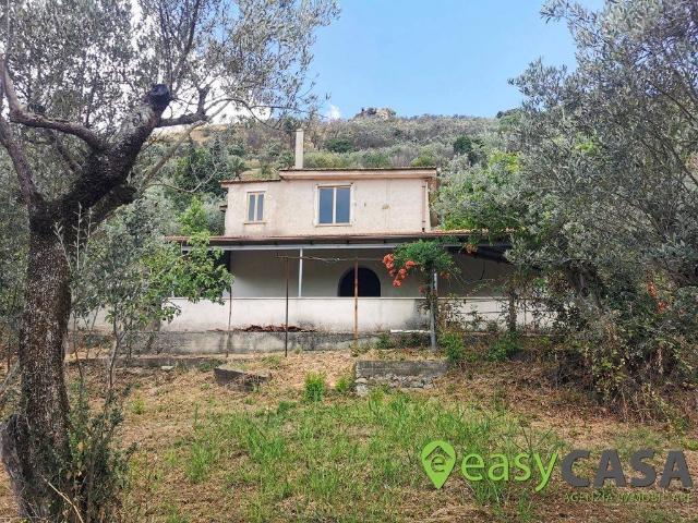 Rustico / Casale in vendita a Montecorvino Rovella SA