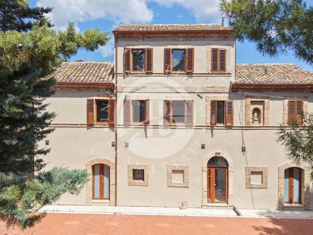Rustico / Casale in vendita a Montedinove AP