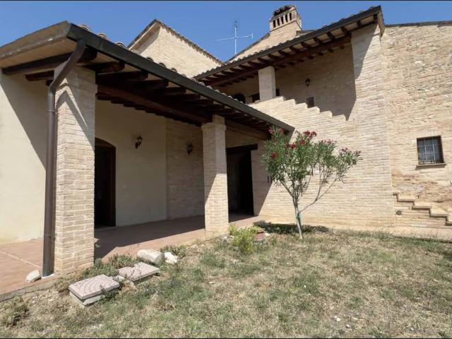 Rustico / Casale in vendita a Montefalco PG