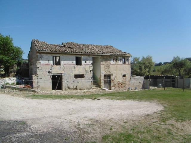 Rustico / Casale in vendita a Montegranaro FM