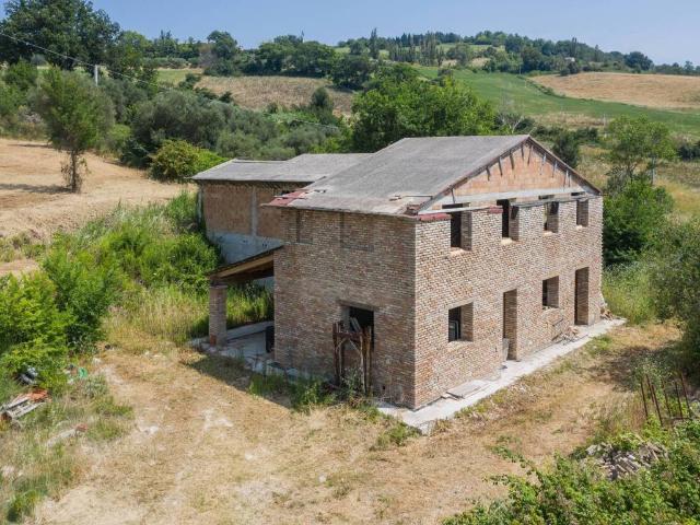 Rustico / Casale in vendita a Montelabbate PU