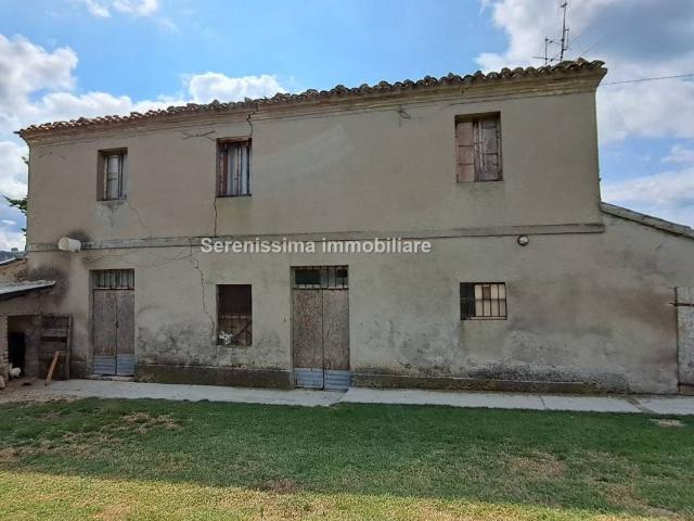 Rustico / Casale in vendita a Montelabbate PU